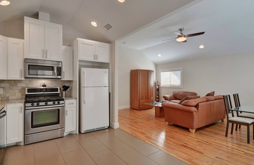 Mystic - New London House | Brentwood Guest House, Spacious Living Area, Fenced Yard