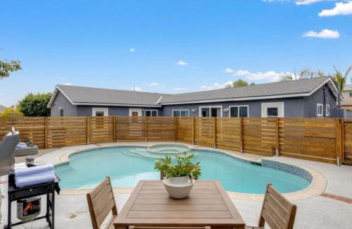 Grant Hill Apartment | Bridge Pool Spa Min to Downtown Freeways Beaches