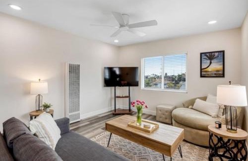 Grant Hill Apartment | Bridge Pool Spa Min to Downtown Freeways Beaches