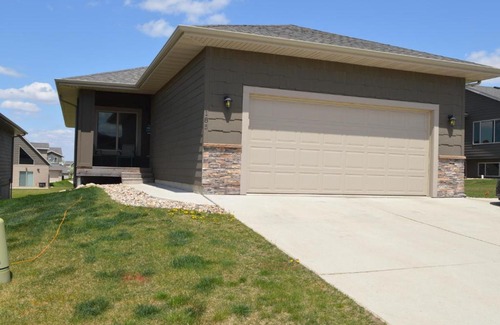 Arnolds Park Villa | Bridges Bay Vacation Cabin 185