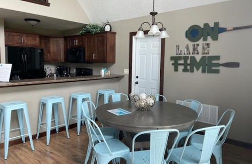 Arnolds Park Villa | Bridges Bay Vacation Cabin 126