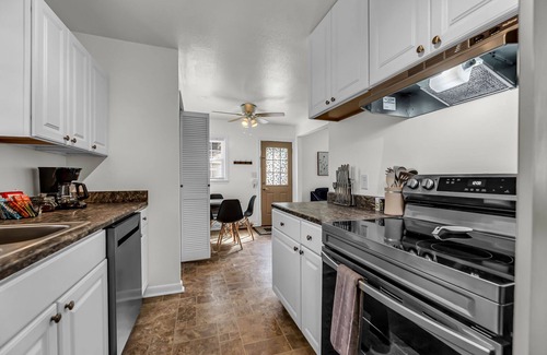 Chapel Hill House | Bright 3 bedroom House, near UNC Campus and Medical Centers!
