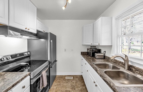 Chapel Hill House | Bright 3 bedroom House, near UNC Campus and Medical Centers!