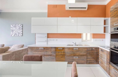 Il-Balluta Apartment | Bright 3BR Apt in St'Julians with Balcony Views!