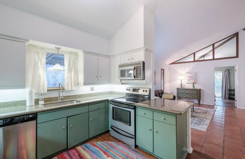 Oak Park - Northwood House | Bright & airy 3 bedroom home centrally located in zip 78209!