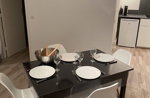 Rosendael Apartment | Bright Apartment 300m Beach with Book Box