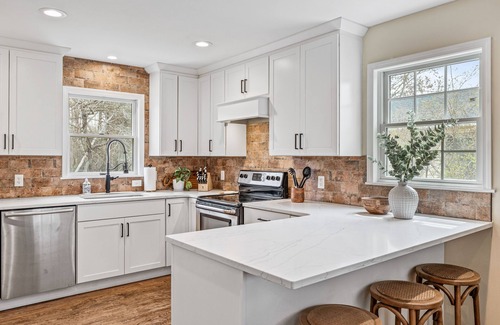 Ferrysburg House | Bright & Beautiful - Family-Friendly, Newly Renovated, Steps to the Shore!