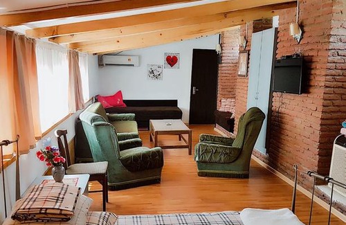 Chugureti Apartment | Bright Cozy Apartment Tbilisi Best Location