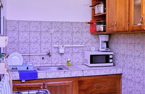 Yaounde Apartment | Bright, cozy apartment, where mustard yellow creates a warm ambience.