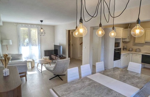 Lemasson House | Bright house with BBQ area close to town center and 15 minutes from the beach