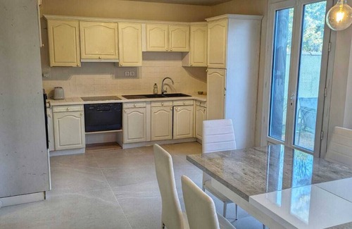 Lemasson House | Bright house with BBQ area close to town center and 15 minutes from the beach