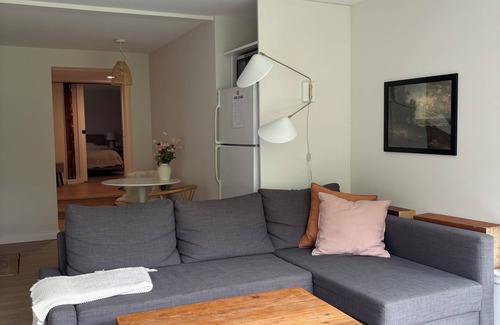 Nelson House | Bright Lakeside Retreat: King Bed & Willow Views