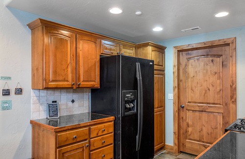 Kimball Junction Condo | Bright luxury quiet 2nd floor 2/2 condo with fireplace, deck, and sunset views