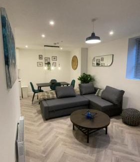 St Albans Apartment | BRIGHT & SPACIOUS Apartment, ST ALBANS CITY CENTRE, PRIME LOCATION, Walk to TRAIN STATION, Allocated PARKING SPACE