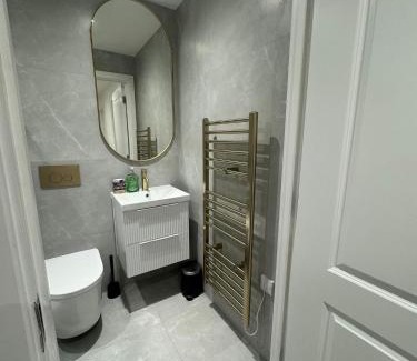 St Albans Apartment | BRIGHT & SPACIOUS Apartment, ST ALBANS CITY CENTRE, PRIME LOCATION, Walk to TRAIN STATION, Allocated PARKING SPACE