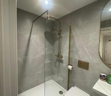 St Albans Apartment | BRIGHT & SPACIOUS Apartment, ST ALBANS CITY CENTRE, PRIME LOCATION, Walk to TRAIN STATION, Allocated PARKING SPACE