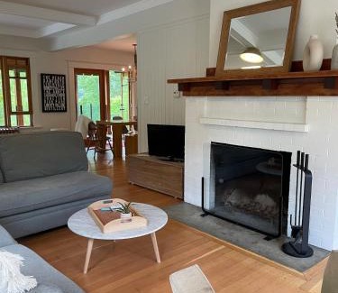 Nelson House | Bright, Spacious Home with Lake & Mountain Views, Walk to Beach