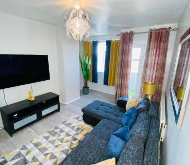Livesey Apartment | Bright, Spacious, modern Interior Decor 2 bedrooms Apartment with amazing views