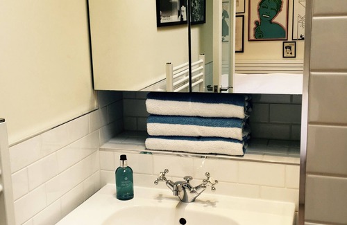 Hove House | Brighton Oasis of Calm seconds from the seafront and beach with an EnSuite Room