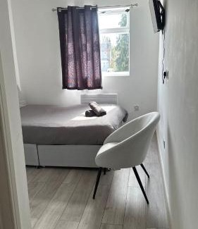 Bensham Manor Apartment | Brigstock 4