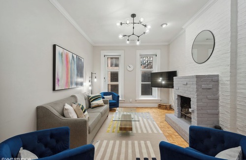 Near North Side Condo | Brilliant Downtown Chicago 3-Bedroom Condominium