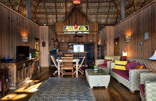 Roatan Villa | Brisa Del Mar: Balinese Style Oceanfront Villa with Private Pool