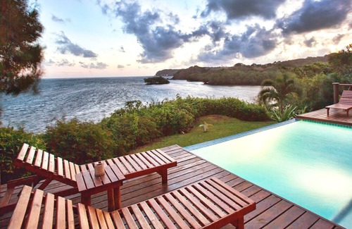 Roatan Villa | Brisa Del Mar: Balinese Style Oceanfront Villa with Private Pool