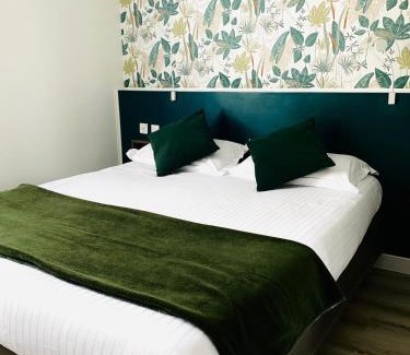 Parame Hotel | Brit Hotel Le Surcouf