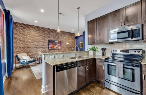 West End Condo | Broadway Blues at 30th Lofts Near Vandy/West End/Downtown Nashville