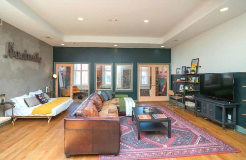 Downtown Nashville House | Broadway Penthouse Above Live Music & Bars