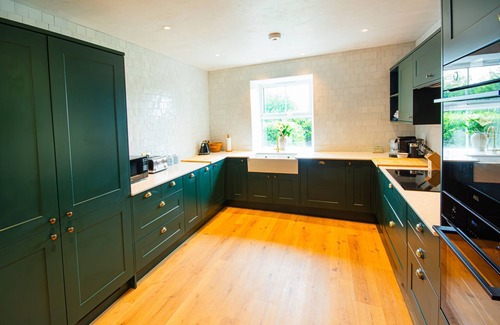 Pentrefelin Cottage | Bron y Gadair - sleeps 8 guests in 4 bedrooms