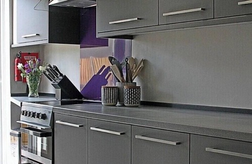 Rhyd-y-clafdy Cottage | Broom Cottage Close To The Beach & Pwllheli Marina