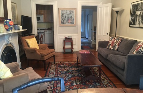 Columbus Apartment | Brownstone spacious apartment in Tourist area