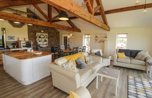Garn Fadryn Cottage | BRYN FFYNNON, pet friendly, character holiday cottage in Aberdaron