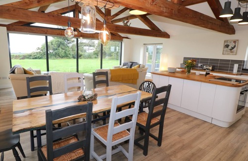 Garn Fadryn Cottage | BRYN FFYNNON, pet friendly, character holiday cottage in Aberdaron