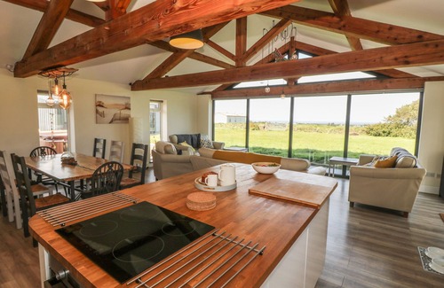 Garn Fadryn Cottage | BRYN FFYNNON, pet friendly, character holiday cottage in Aberdaron