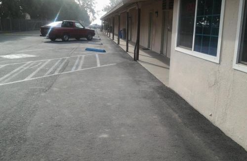 Tulare Hotel | Budget Inn