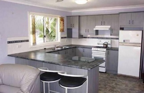 Ingleburn House | Budget Sydney Holiday House with WIFI & Netflix