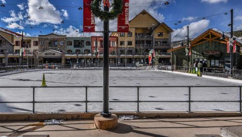 River Run House | Buffalo Lodge 8411 by SummitCove Lodging