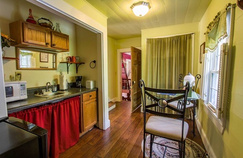 West Jefferson Bed & Breakfast | Buffalo Tavern Bed & Breakfast