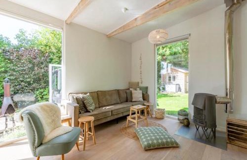Sint Maartensvlotbrug House | Bungalow in Netherlands with Garden & Trampoline