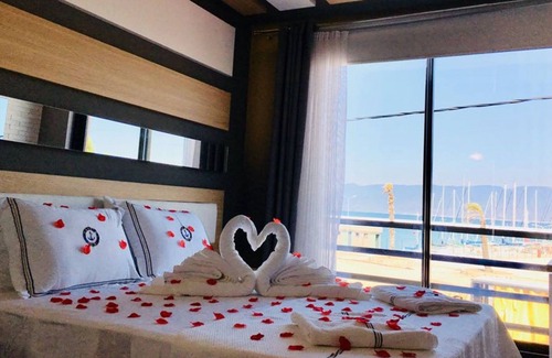 Burhaniye Hotel | Burhaniye Marina Boutique Hotel