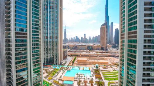 Za'abeel 2 Apartment | Burj Khalifa view with Grass Turf Balcony-Downtown by Tanami Holiday Homes
