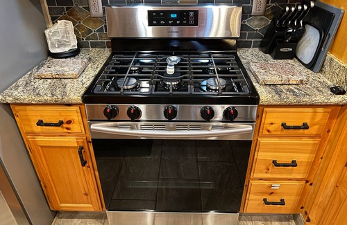 Lake Arrowhead Cottage | Burnt Mill Canyon Cottage, "Just for 2", Gorgeous - Romantic - Immaculate - A/C