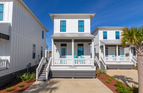 Orange Beach Cottage | BVR 13 - The Orange Dolphin by Liquid Life
