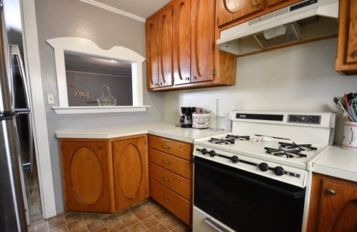 Board Camp House | C&J Overnight Stay- Near Wolf Pen Gap