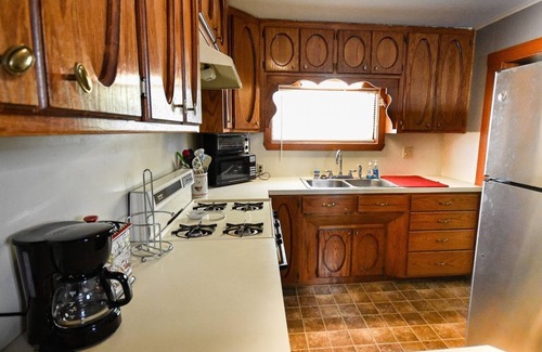 Board Camp House | C&J Overnight Stay- Near Wolf Pen Gap