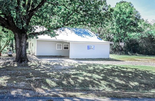 Board Camp House | C&J Overnight Stay- Near Wolf Pen Gap