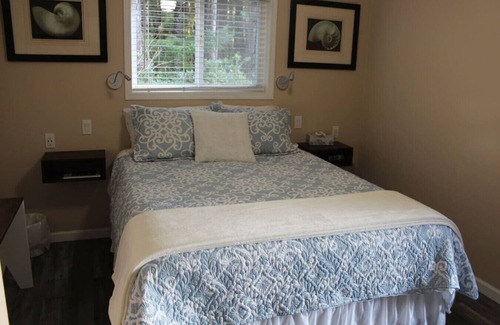 Ucluelet Hotel | Romantic Cove - Ocean room, deck & hot-tub