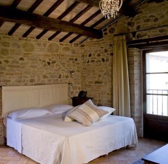 Montecalvo in Foglia House | Ca' Virginia Country House Wellness